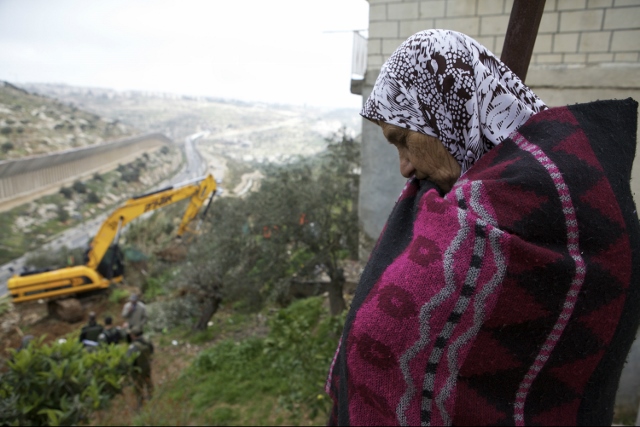Un\'immagine della costruzione del muro a Beit Jala